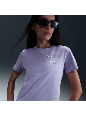 Nike W Sportswear Club Short-Sleeve Graphic Tee lilac ice