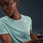 Nike W Dri-FIT Swoosh T-Shirt cannon